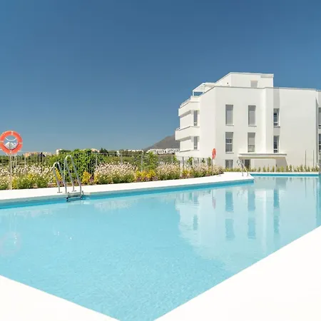 Appartement Chic Coastal Living On Estepona's Golden Mile Estepona