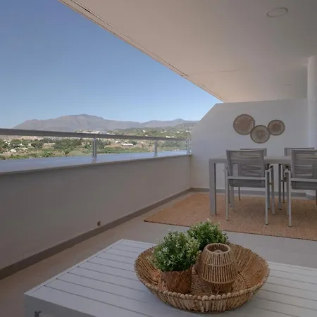 Appartement Chic Coastal Living On Estepona's Golden Mile