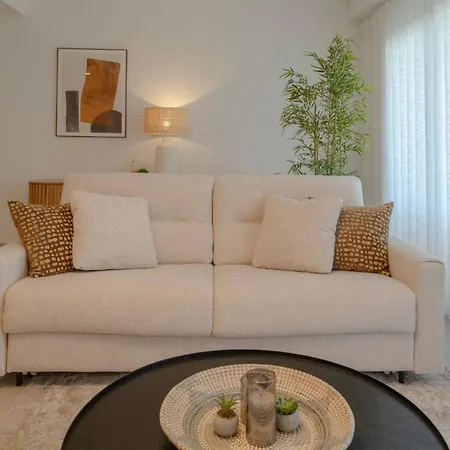 Apartment Chic Coastal Living On Estepona's Golden Mile *